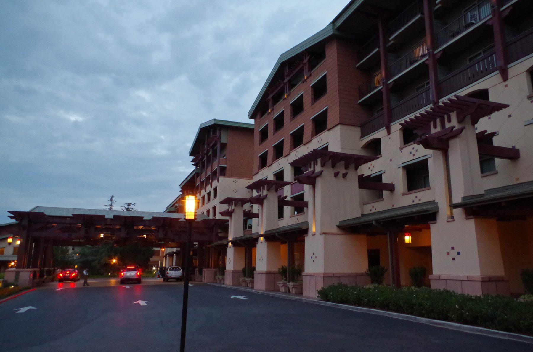 Disney's Grand Californian Hotel Craftsman porte-cochère and exterior
