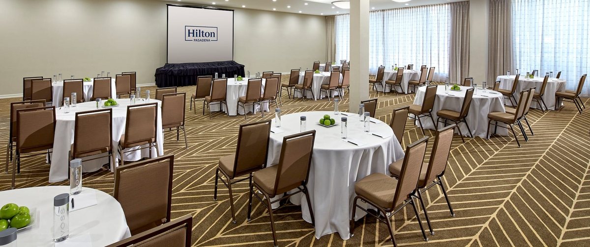 The San Gabriel room at Hilton Pasadena set with crescent rounds facing a screen