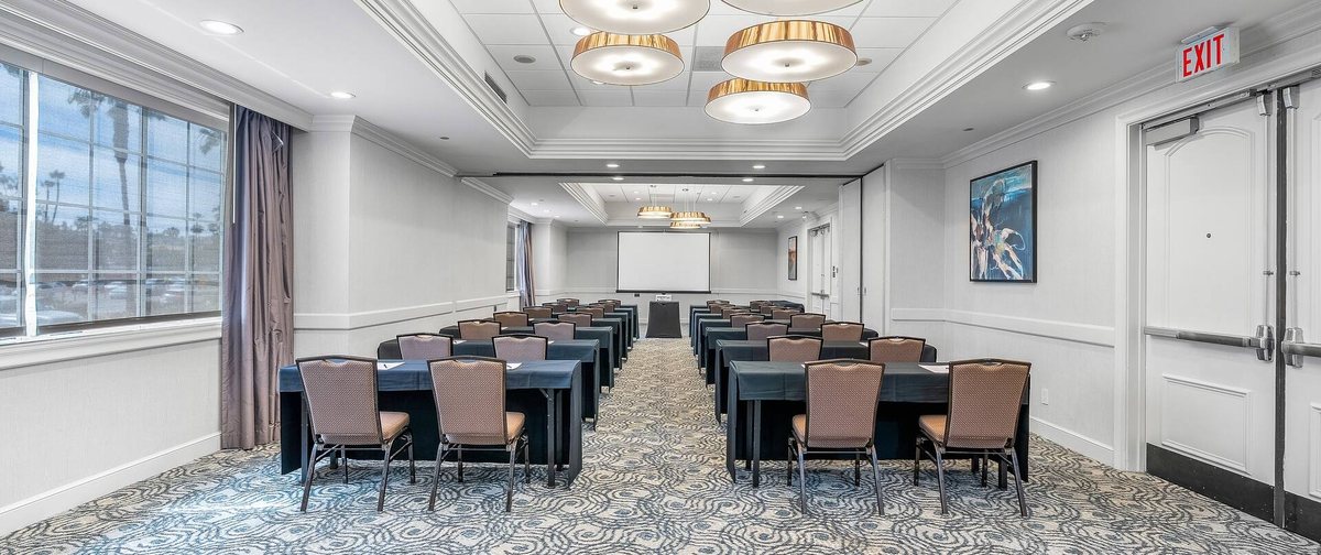 The Steeple Chase I and II meeting room set classroom style facing a projection screen