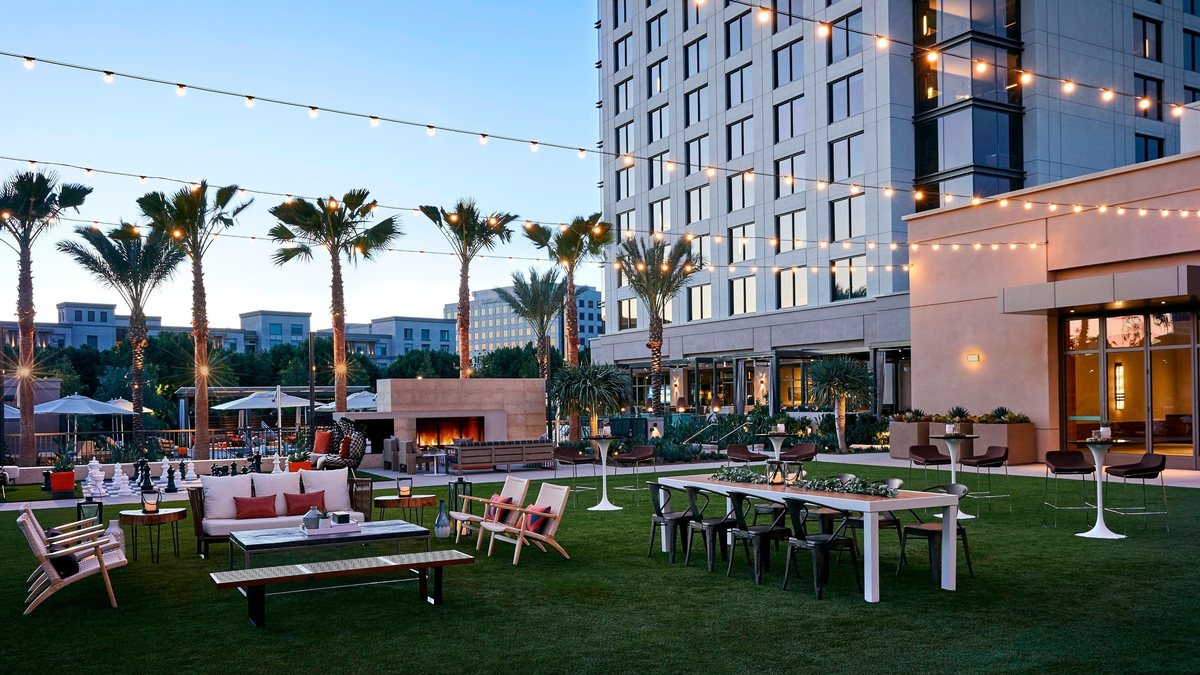 The Event Lawn at Marriott Irvine Spectrum set for a reception
