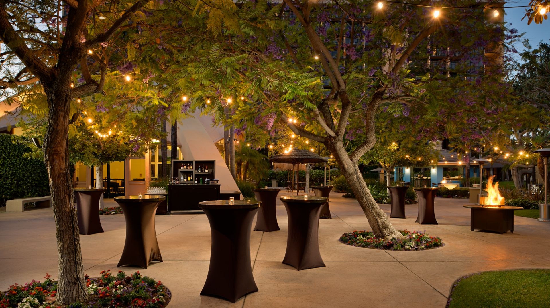 Outdoor events patio / plaza at Sheraton Park Hotel at the Anaheim Resort
