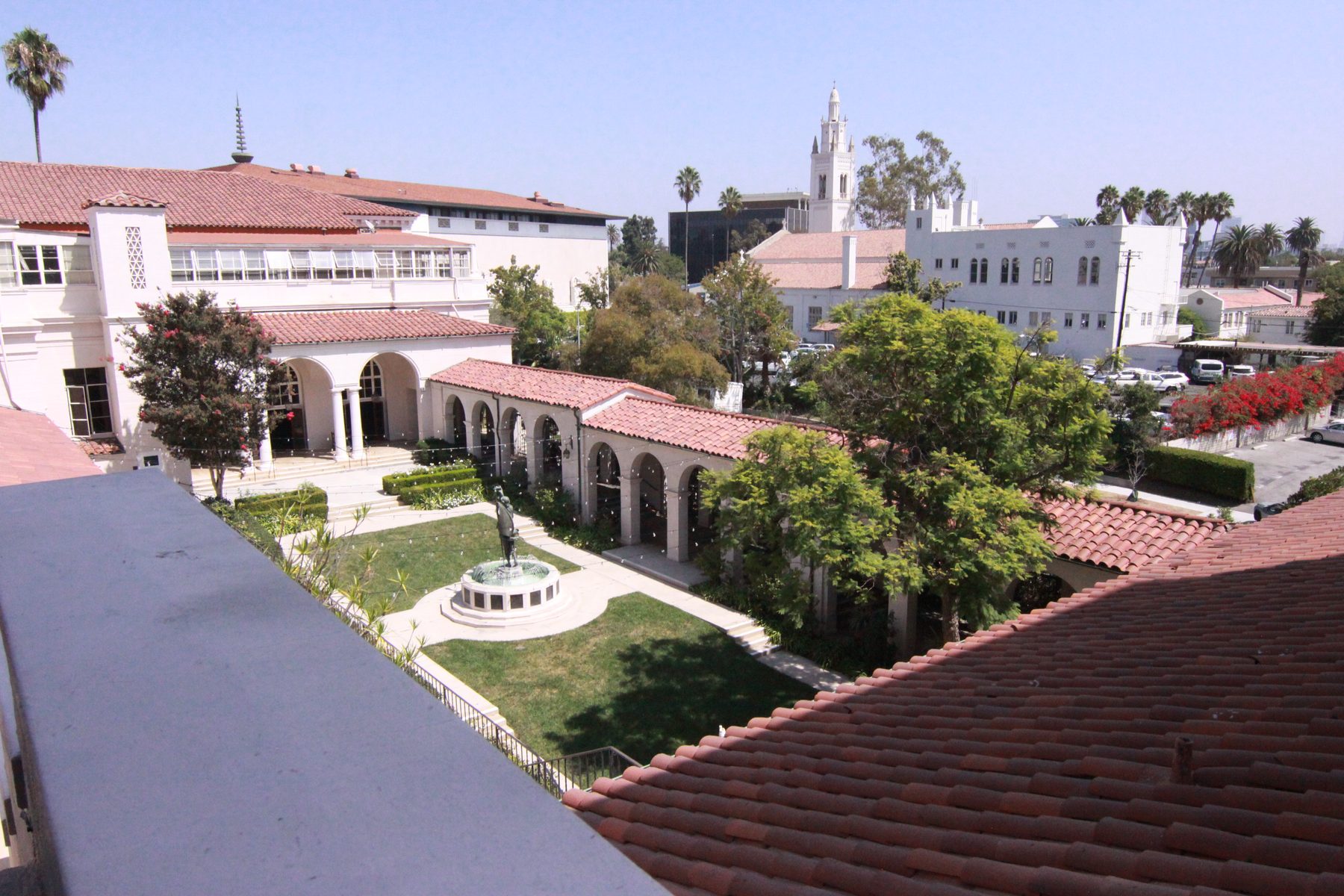 Courtyard garden at The Ebell of Los Angeles